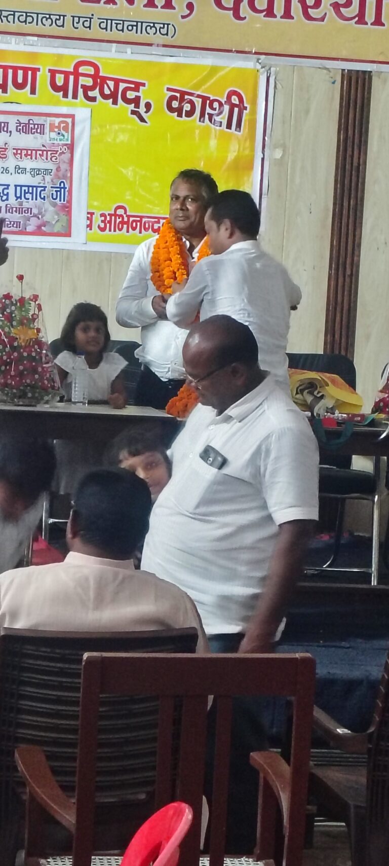 सेवानिवृत्ति समारोह में अनिरुद्ध प्रसाद की ईमानदार सेवाओं की हुई सराहना