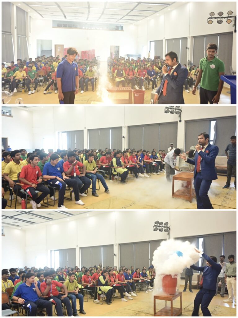 हाथ पर जली आग, पानी में उठीं लपटें… विज्ञान के रोमांचक प्रयोगों ने छात्रों को किया मंत्रमुग्ध