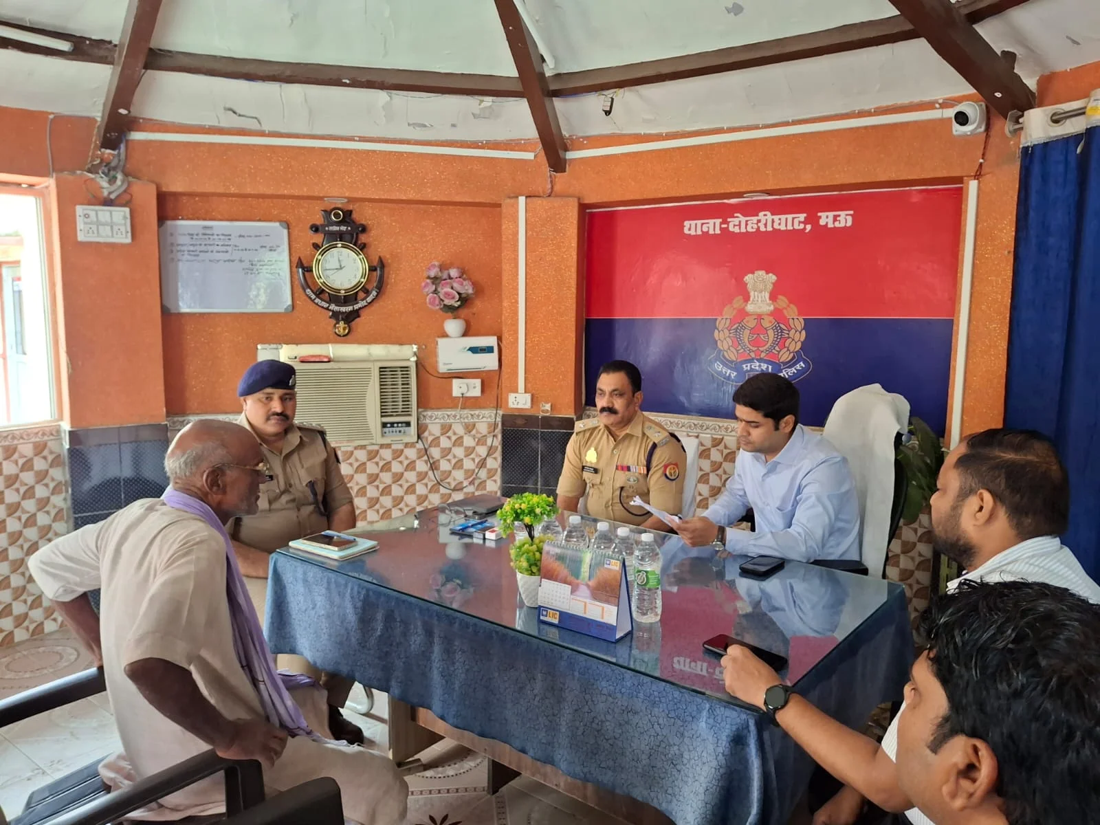थाना समाधान दिवस में डीएम ने सुनीं जनसमस्याएं