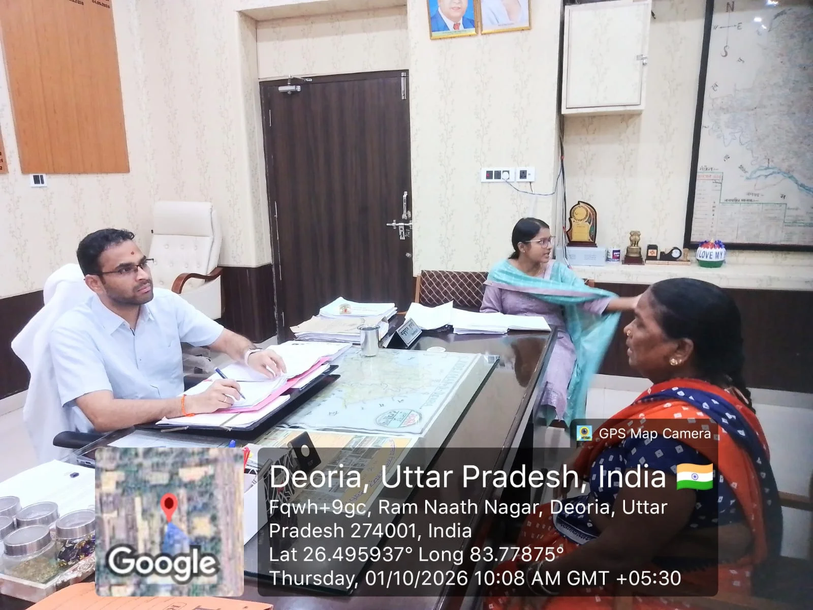 जिलाधिकारी की पहल से मीना देवी को मिलेगा आयुष्मान कार्ड और कल्याणकारी योजनाओं का लाभ