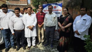 राष्ट्रीय स्वैच्छिक रक्तदान दिवस पर ब्लड बैंक पहुंची डीएम, 30वीं बार रक्तदान करने वाले बंशबहादुर सिंह की सराहना