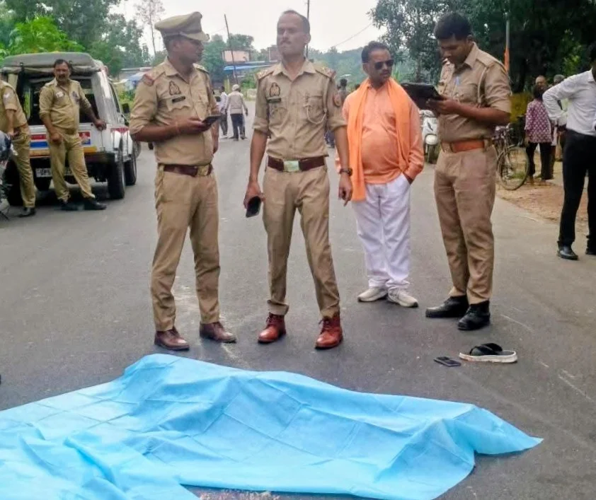 अज्ञात ट्रक ने बाइक सवार दो युवकों को रौंदा, मौके पर मौत