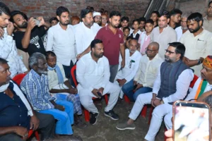 करंट लगने से तीन युवकों की मौत, पीड़ित परिवारों से मिले मंत्री दानिश आजाद अंसारी