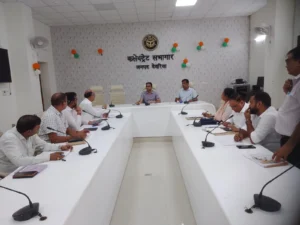 नगर निकायों के विकास कार्यों में लापरवाही पर डीएम सख्त, चार अधिकारियों को प्रतिकूल प्रविष्टि के निर्देश