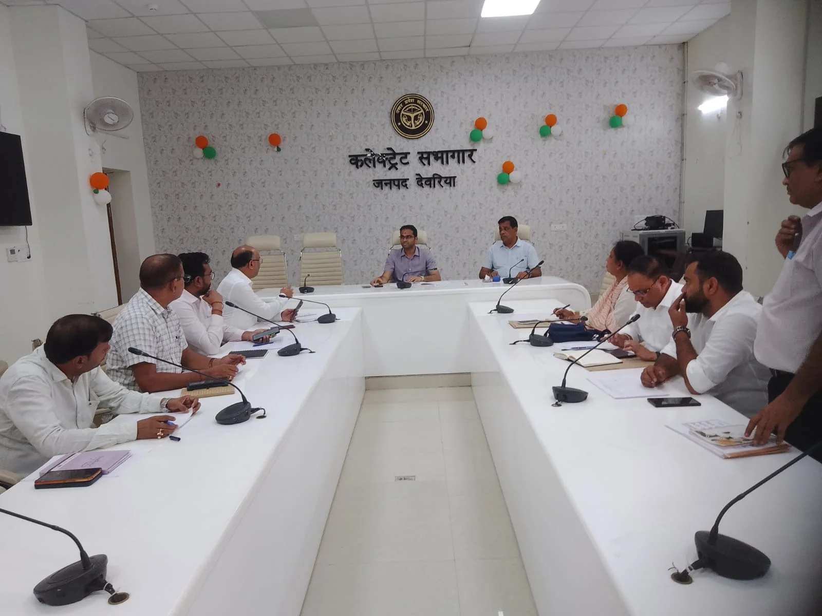 नगर निकायों के विकास कार्यों में लापरवाही पर डीएम सख्त, चार अधिकारियों को प्रतिकूल प्रविष्टि के निर्देश