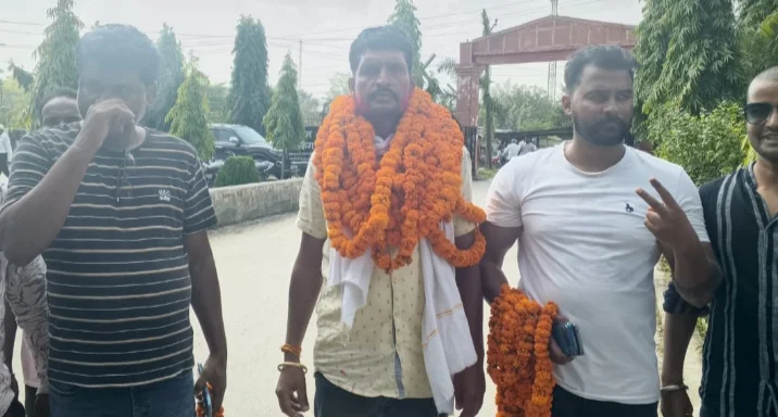 शिवनगर वार्ड में संतोष पाण्डेय के सिर सजा जीत का ताज