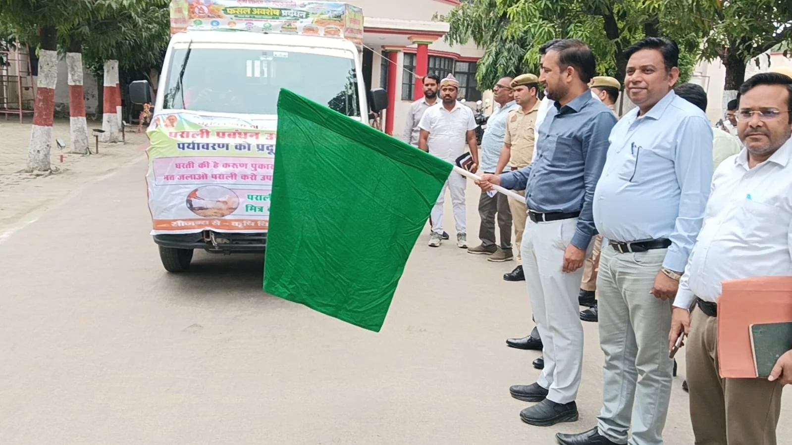 पराली जलाने पर लगेगी रोक, गांव-गांव किसानों को जागरूक करेगा प्रचार वाहन
